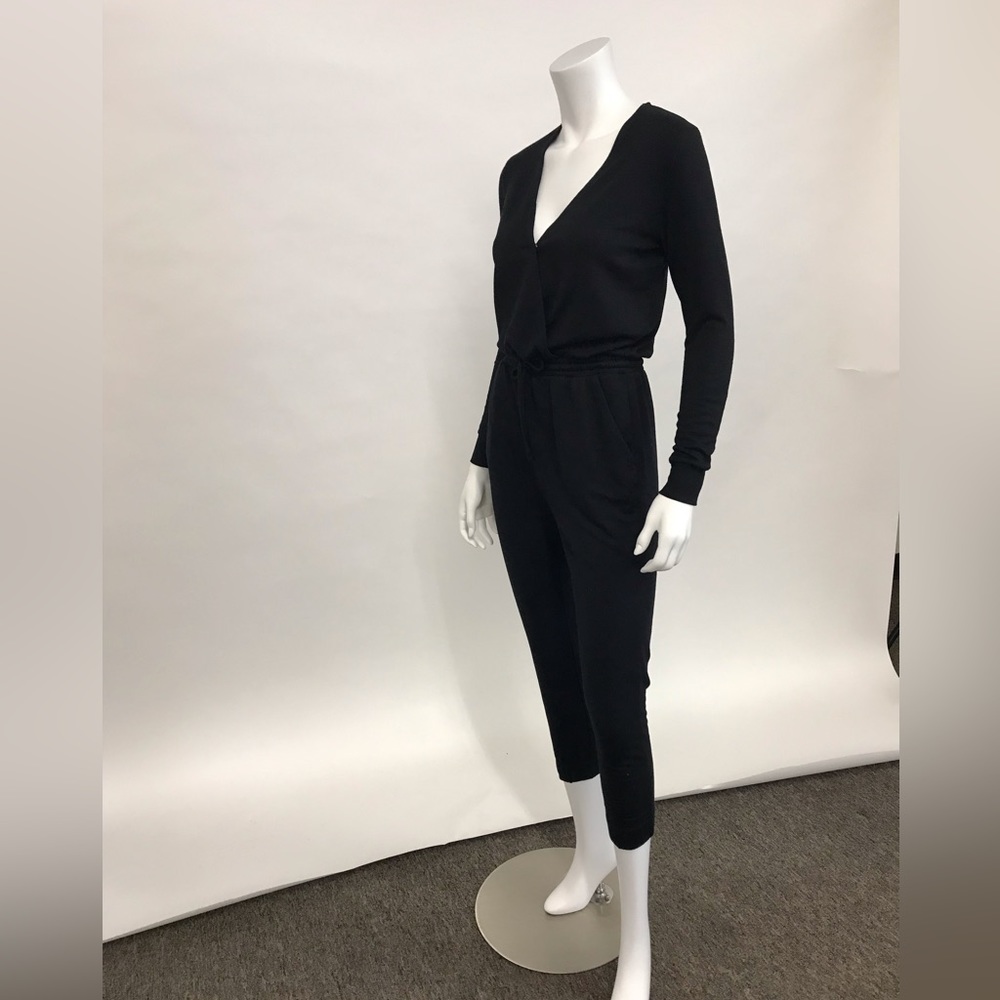 Beyond Yoga Black Overlapping Jumpsuit, Excellent Condition ion, SIZE XS.